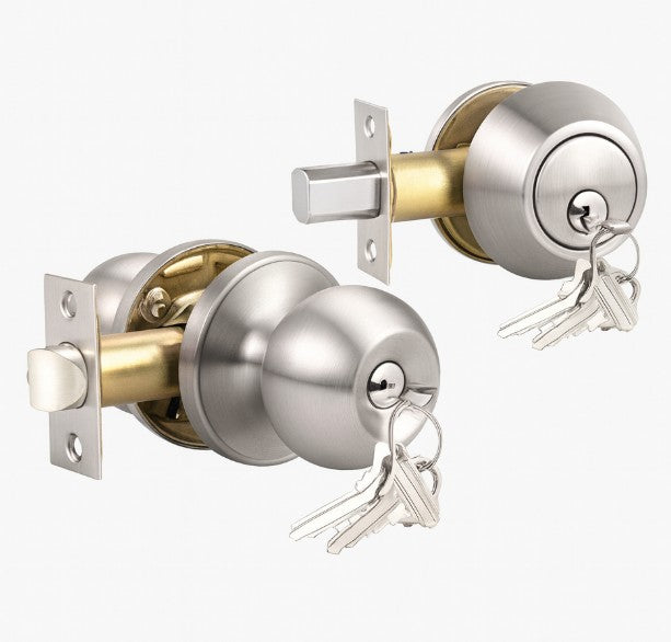 Door Knob , Round Privacy , With Keys, Brushed Nickel